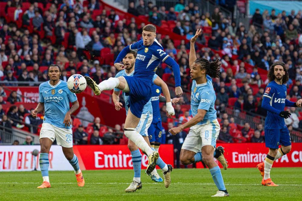 包含关键时刻曼城外线爆发：足总杯节点到来，气氛紧张，年轻球员得到机会的词条